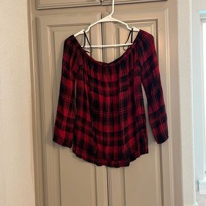 Red and black for the shoulder top